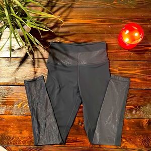 Like New Curves N Combatboots Curvscription Leggings Size X- Small